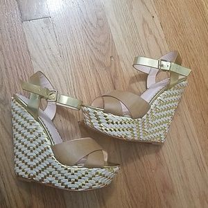 Gold / Nude wedge